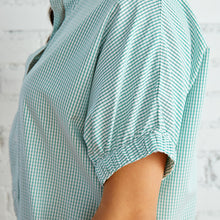 Load image into Gallery viewer, Caryn Lawn Betsy Button Down Green
