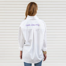 Load image into Gallery viewer, Caryn Lawn Everyday Word Shirt- Good Vibes Only