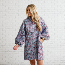 Load image into Gallery viewer, Caryn Lawn Betsy Collar Floral Jacquard Dress Powder and Burgundy